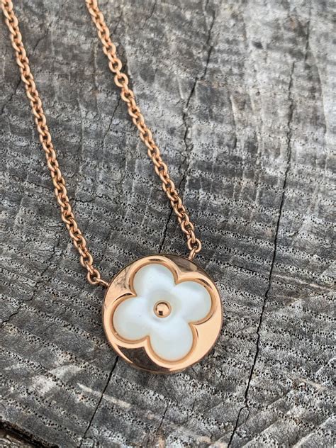 louis vuitton color blossom pendant